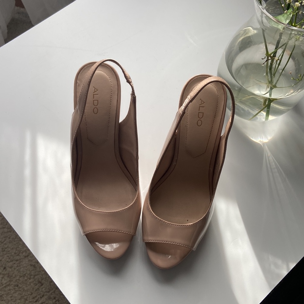 Heel. - Picture 7 of 10